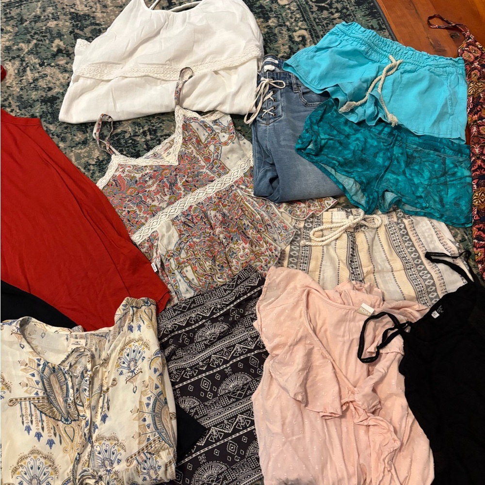 RVCA, Billabong, Roxy, Hurley, O’Neill shirts, dresses, shorts, and jeans - Picture 3 of 4